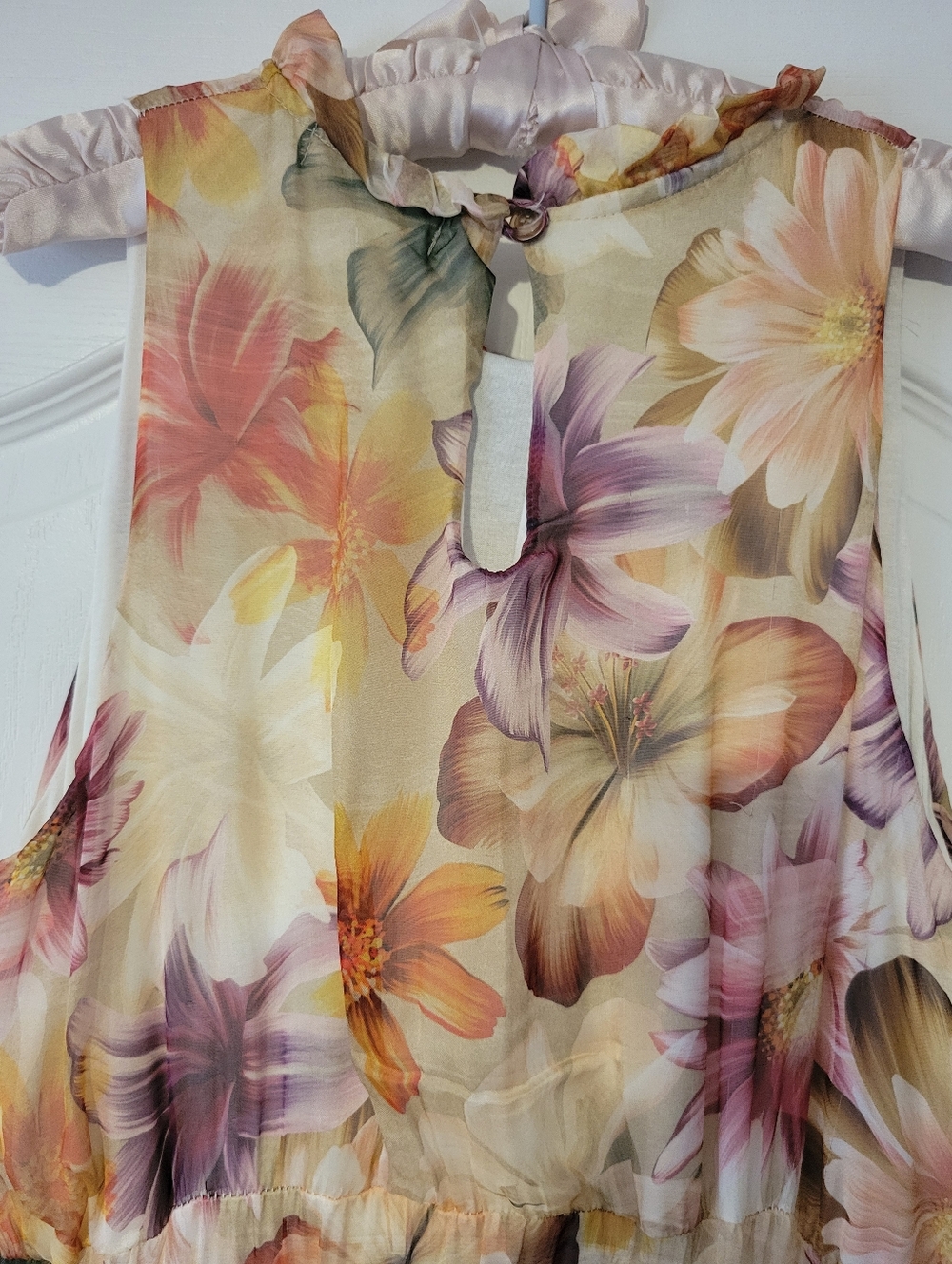 Stunning Floral Halter Midi Dress with Ruffle Hem
Sz. L - Picture 8 of 13